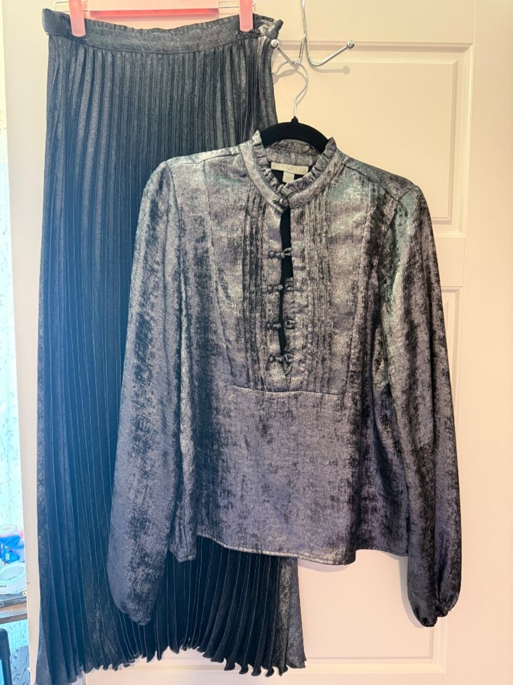 Rygrass Metallic Pleated Skirt and Blouse Set Small